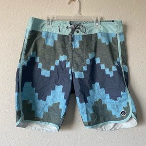 Volcom shorts size 32 men’s blue green surf boarding